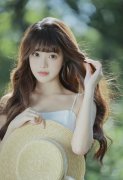 <b>秋瓷炫《瀑布夏娃》图片</b>
